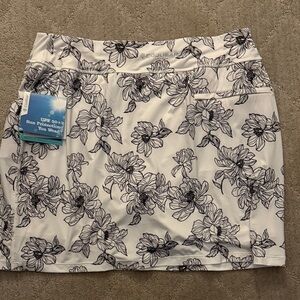 Coolibar Women's Corta Performance Skort - Black and White